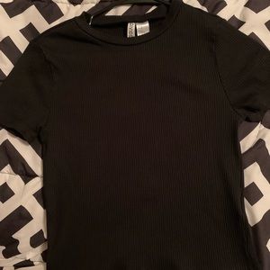 WORN ONCE . Black ribbed shirt. Forever 21.
